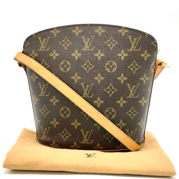 Louis Vuitton Handbags - GOOD CONDITION! Authenticated Louis Vuitton Drouot Shoulder Bag Handbag Purse